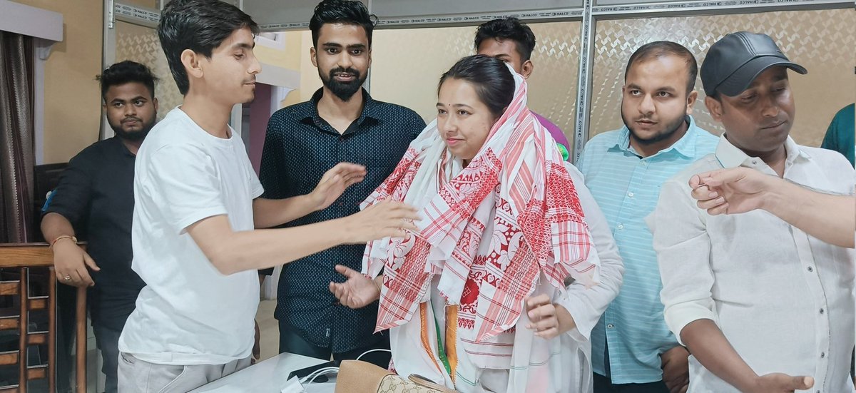 Mosrul_Khan's tweet photo. A view of felicitation @angkitadutta ji President @IYCAssam on behalf Karimganj district Youth Congress at Karimganj Circuit House. https://t.co/HpOSygjETn