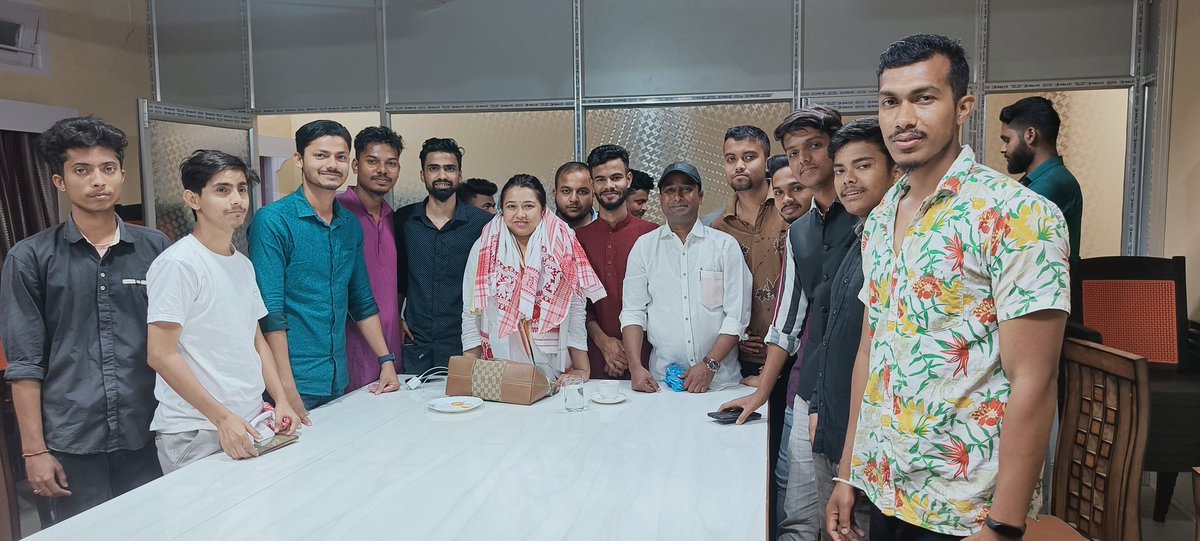 Mosrul_Khan's tweet photo. A view of felicitation @angkitadutta ji President @IYCAssam on behalf Karimganj district Youth Congress at Karimganj Circuit House. https://t.co/HpOSygjETn