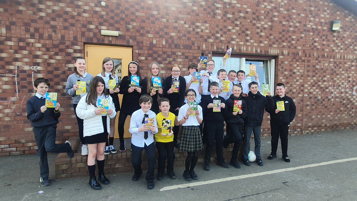 P7a are delighted with their new books and bookmarks. Thank you very much to Braidhurst High School!
<a href="/braidhurst/">braidhursthighschool</a> 
<a href="/librarybhs1/">BraidhurstHSLibrary</a> 
<a href="/LadywellPrimary/">Ladywell Primary School</a>