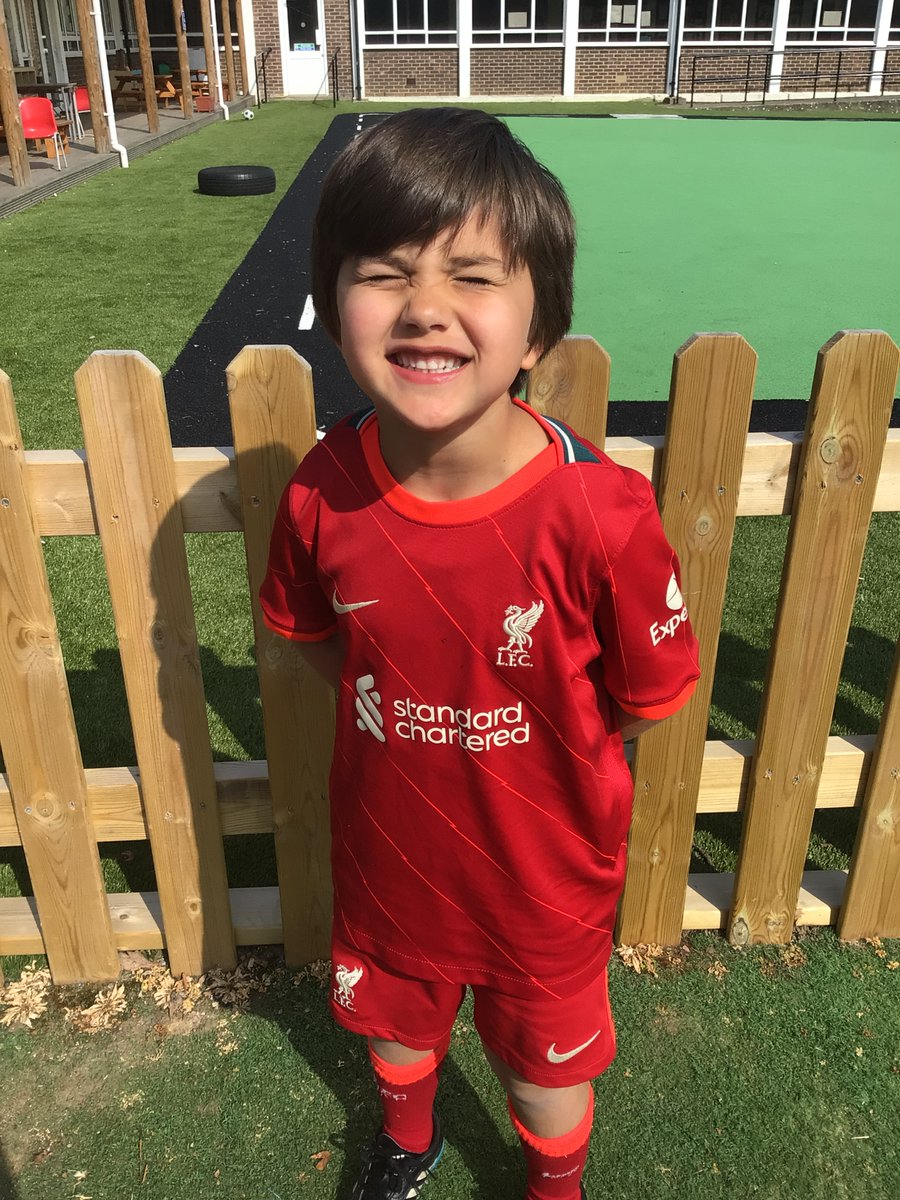 rec_hp's tweet photo. @RP_Primary We enjoyed wearing things that make us happy #happy #EYFS #TKAT https://t.co/AEAO0hdTbI