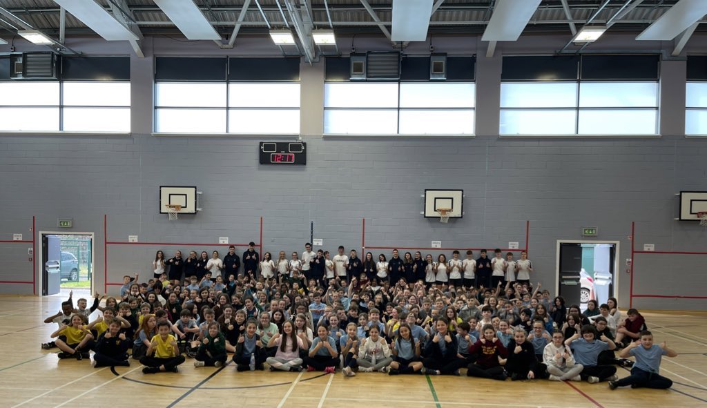 HolyCross_PE's tweet photo. Amazing team building day ☀️👏😃! Over 275 primary 7’s getting their first experience of Holy Cross. @holycrossham @ActiveSchoolsSL  #TeamWork #Leadership #ExcellentDay https://t.co/bevdItI0Pu