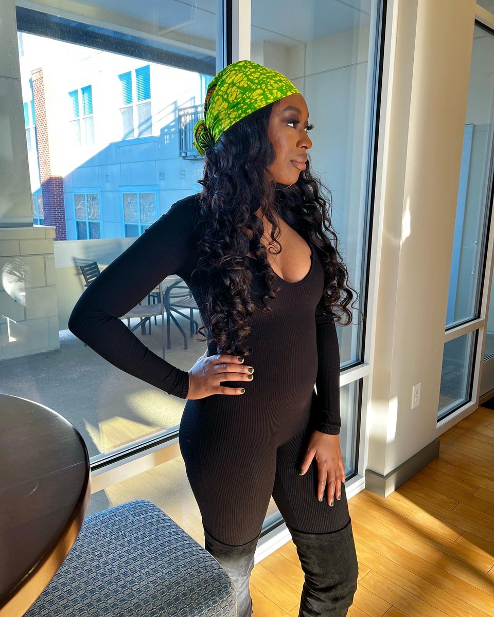 wrapsofmonroe's tweet photo. Fridays were made for looking good and feeling great 💁🏿♀️💁🏿♀️
Headwrap: Bandela
Bodysuit : @nakedwardrobe
You can purchase Bandela on our online store www.wrapsofmonroe.
.
.
#smallbiz
#weekendfitspo
#outfitinspo
#outfitsdaily
#ootdfashion
#fashiongram
#headwrapstyle https://t.co/owxJD2l7VY