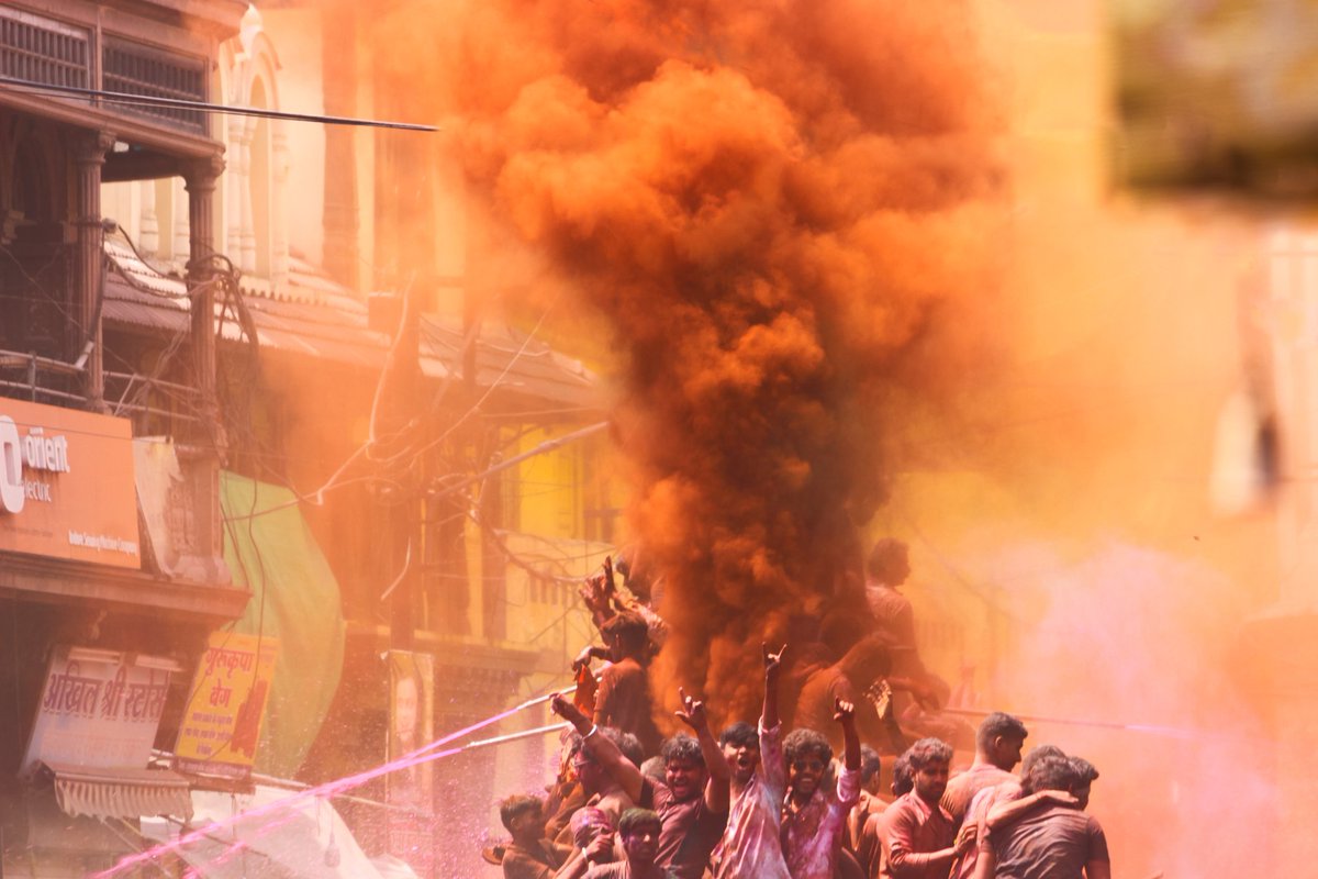 tinyskywings's tweet photo. This is #Indore 's #RangPanchami #gerr celebrated after 2 years #indorekiger
#Holi2022 #Holi #HoliFestival #indorekiholi https://t.co/4RGtknIfoK