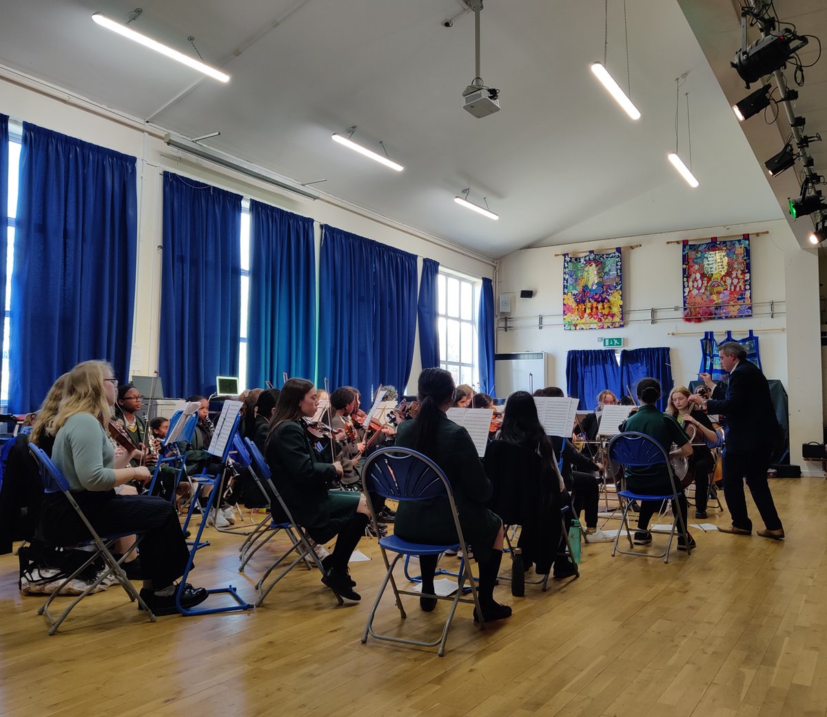 Newstead Wood School (@newsteadwood) on Twitter photo Our wonderful orchestra entertaining the students at <a href="/Tubbenden/">Tubbenden Primary</a> Primary! #OnTheRoad #UnitedInMusic #LiveMusic #WeAreNewstead π»π₯πΉπΆπ Our wonderful orchestra entertaining the students at <a href="/Tubbenden/">Tubbenden Primary</a> Primary! #OnTheRoad #UnitedInMusic #LiveMusic #WeAreNewstead π»π₯πΉπΆπ