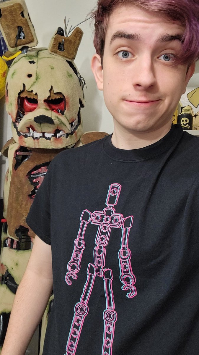 Skywarped33's tweet image. @ModiBot_Mo Thanks for the cool shirt! #modibot