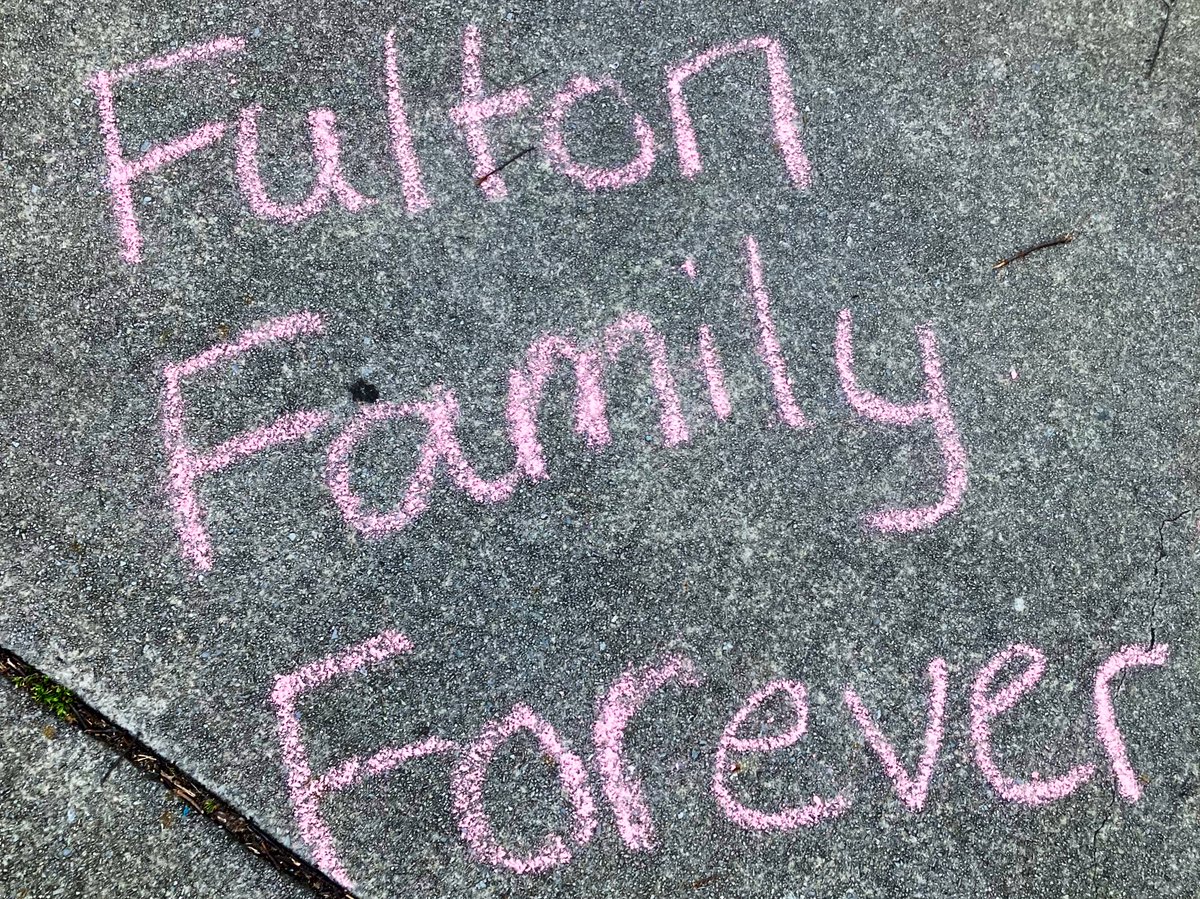 FHSCounselors1's tweet photo. Our projectU group hosted a Positive Vibes chalk walk today ๐งก๐งก๐งกSharinโ that love!!! #choosekindness #projectU #FultonFam https://t.co/esb1ejzpld