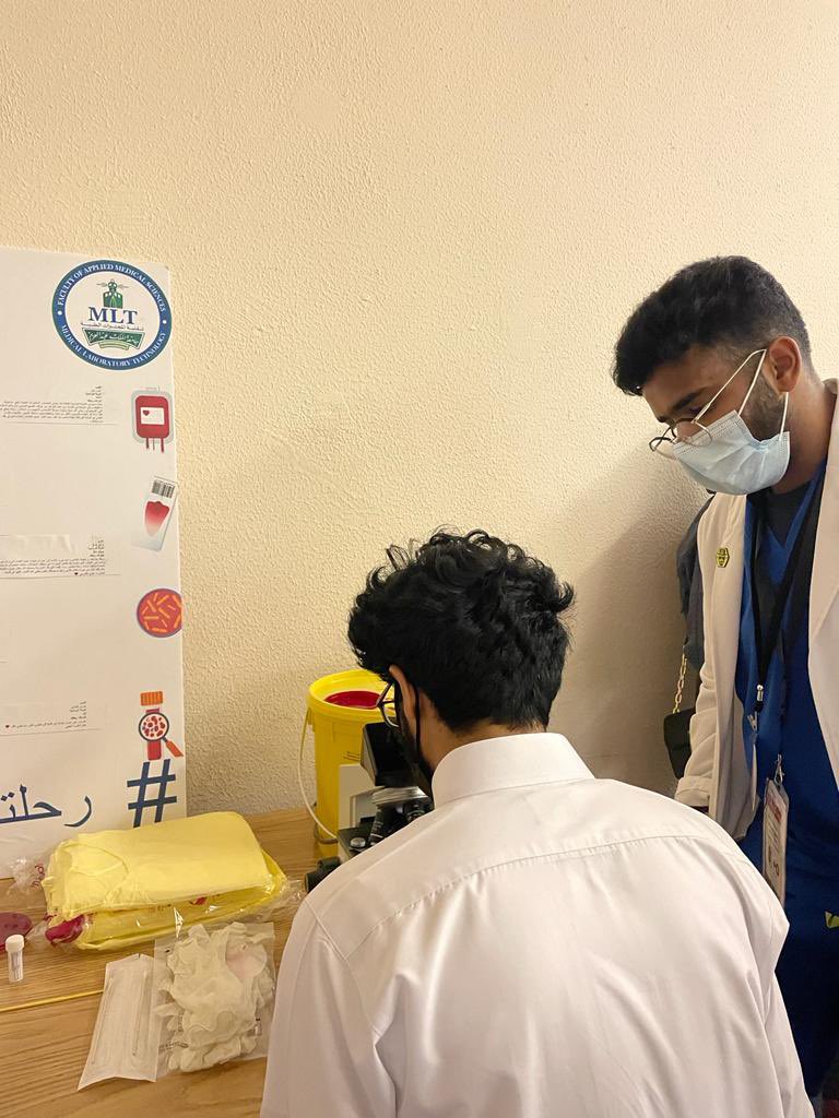 shomaGK1's tweet photo. "اليد التي تحول التراب إلى ذهب 👑" هي مقولة اقل ما توصف @Lab19Kau @Lab20KAU مستقبلا @labfam21 الذين حولوا أدوات بسيطة إلى أفكار جبارة وعصرية🤩 ٢٤-٣- ٢٠٢٢ يوم خالد في ذاكرتي في تنظيم  #اليوم_العالمي_لمتلازمة_داون وتمثيل قسمنا في #الملتقى_التعريفي_بالتخصصات_الصحية تشرفت بالعمل معكم https://t.co/cJN2Yz3La9