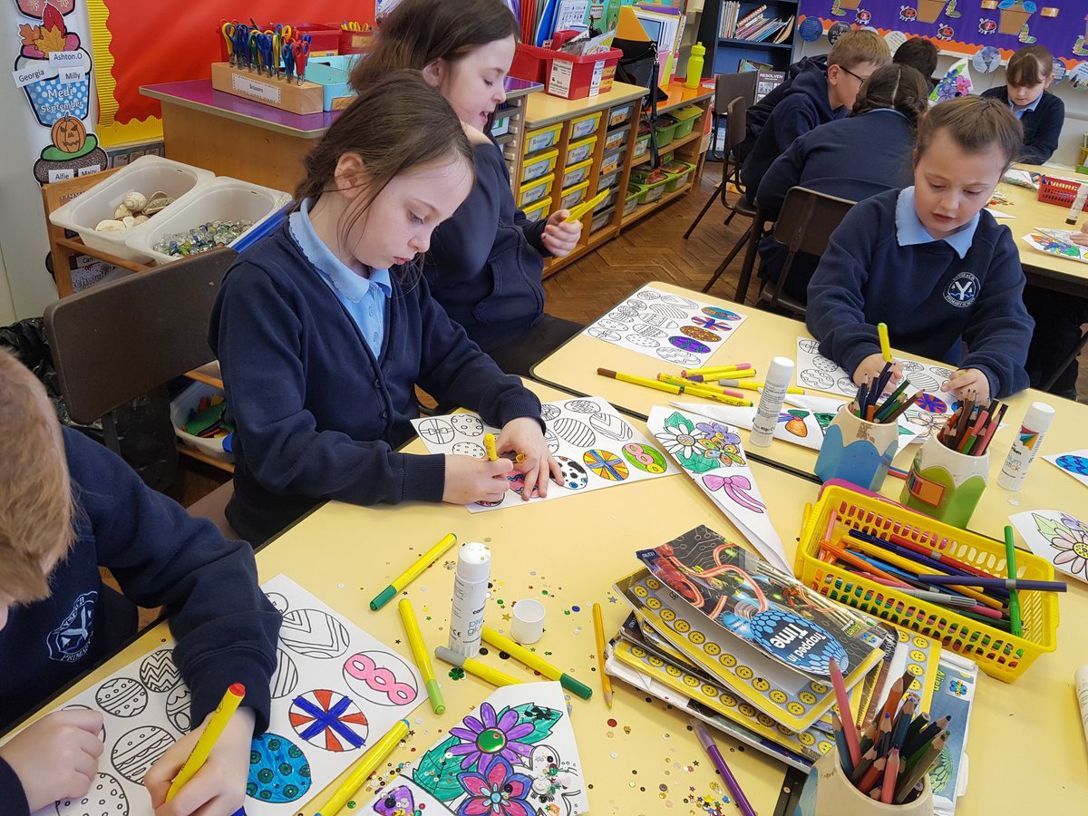 Ynysfach1's tweet photo. Epic in Year 3 certainly had a Spring theme today....The children decided to make Spring bouquets of kindness,Easter cakes and Easter decorations...#pupilvoice #Howcreative https://t.co/xD6DoirGRM
