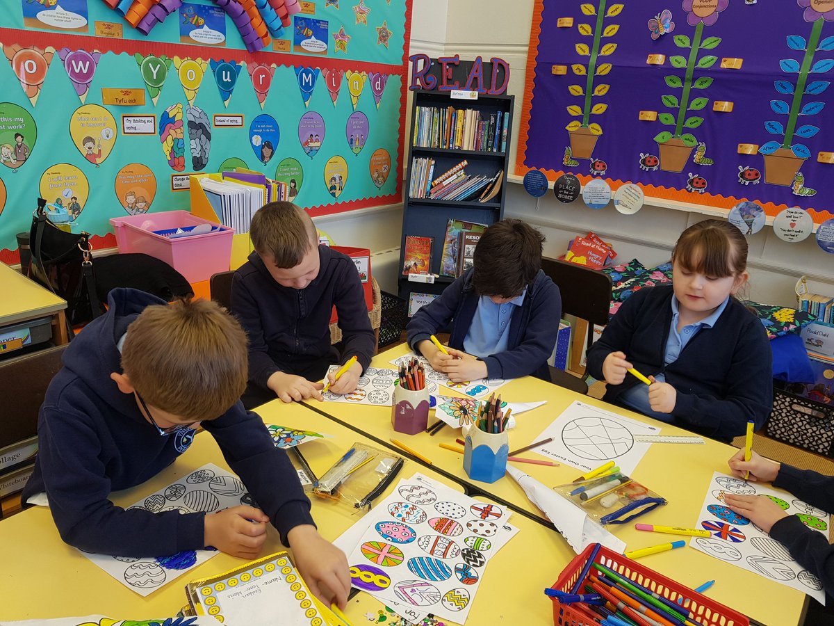 Ynysfach1's tweet photo. Epic in Year 3 certainly had a Spring theme today....The children decided to make Spring bouquets of kindness,Easter cakes and Easter decorations...#pupilvoice #Howcreative https://t.co/xD6DoirGRM