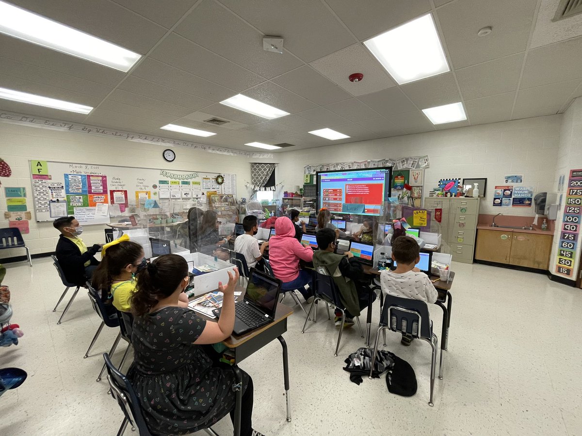 mrschollinger's tweet photo. 🦋LAST DAY of #Encanto Reading Camps was awesome! The kiddos had a blast filling in their #argumentativetext #onepager for #thedaythecrayonsquit and completing a @PlayBlooket to review their knowledge! 🦋 Yay! @Rockets120 @McAllenISD https://t.co/eINUkWqQTp