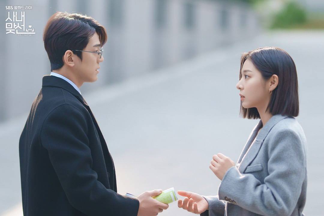 DramalandBR's tweet photo. 📸 | O casal secundário do momento!

Still cuts de #BusinessProposal com #KimMinKyu e #SeolInNa. Que tá amando demais esses dois? https://t.co/8j4ITnfFVW