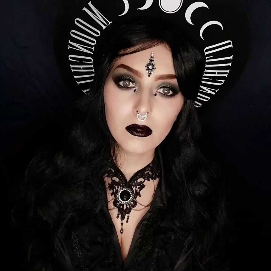 M O O N C H I L D ✨🌙 restyle.pl/product-eng-18… 📸 chira.tane #restyle #moonchild #gothgirl #gothic #alternativestyle #stylegoals #styleinspo