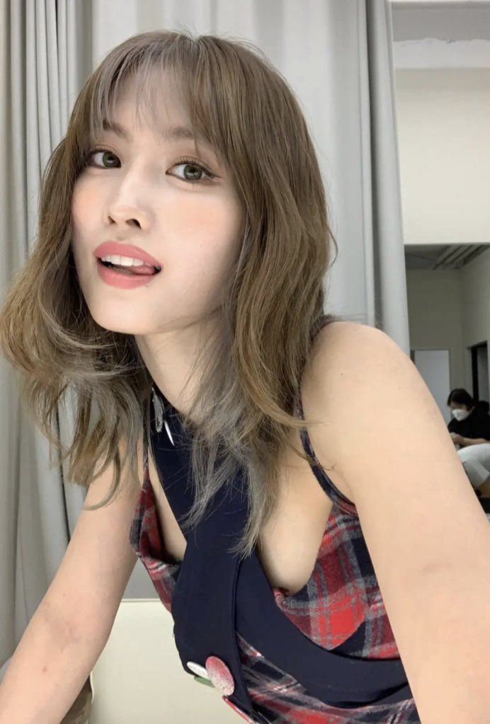 dailyhiraimomo's tweet photo. always on my mind #MOMO #TWICE https://t.co/ciMUlWCkHn