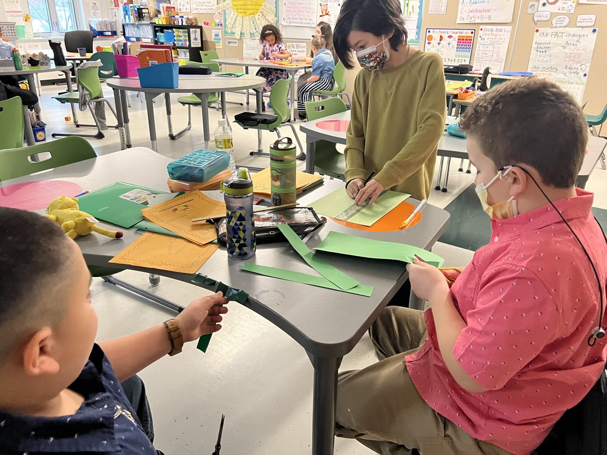 dist126_hg's tweet photo. Ms. Kasprzak's class participating in a STEM Challenge! Who can build the longest paper chain?  #weare126 #hg_126 #hornetstrong @dist126_hg @dist126 https://t.co/UqYjh6VchZ