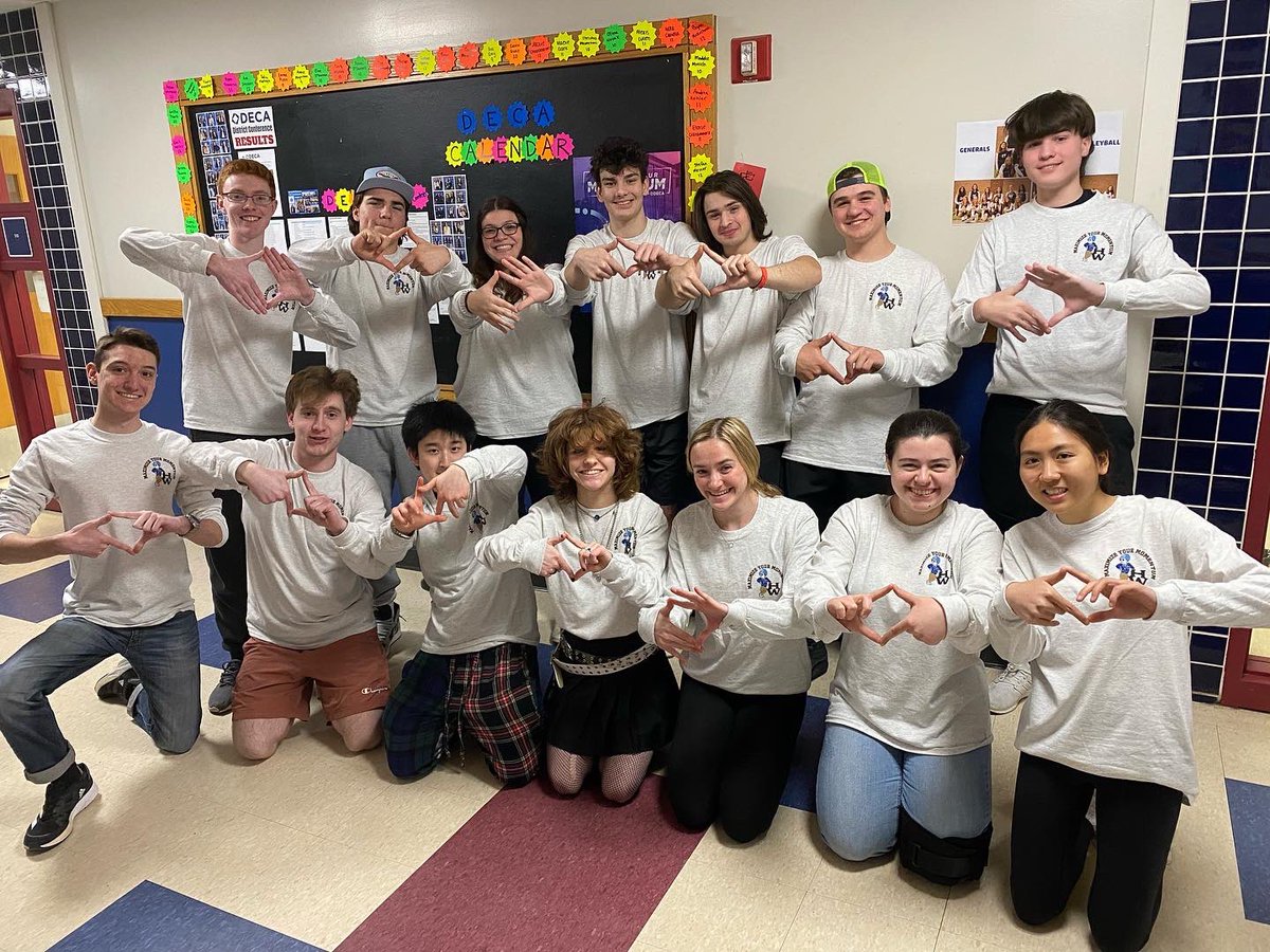 mrslaurawheeler's tweet photo. HW DECA team shirts are here and D block marketing wanted a photo shoot. #maximizeyourmomentum @HWDECA @mass_DECA @DECAInc https://t.co/rEUh3JaZ7w