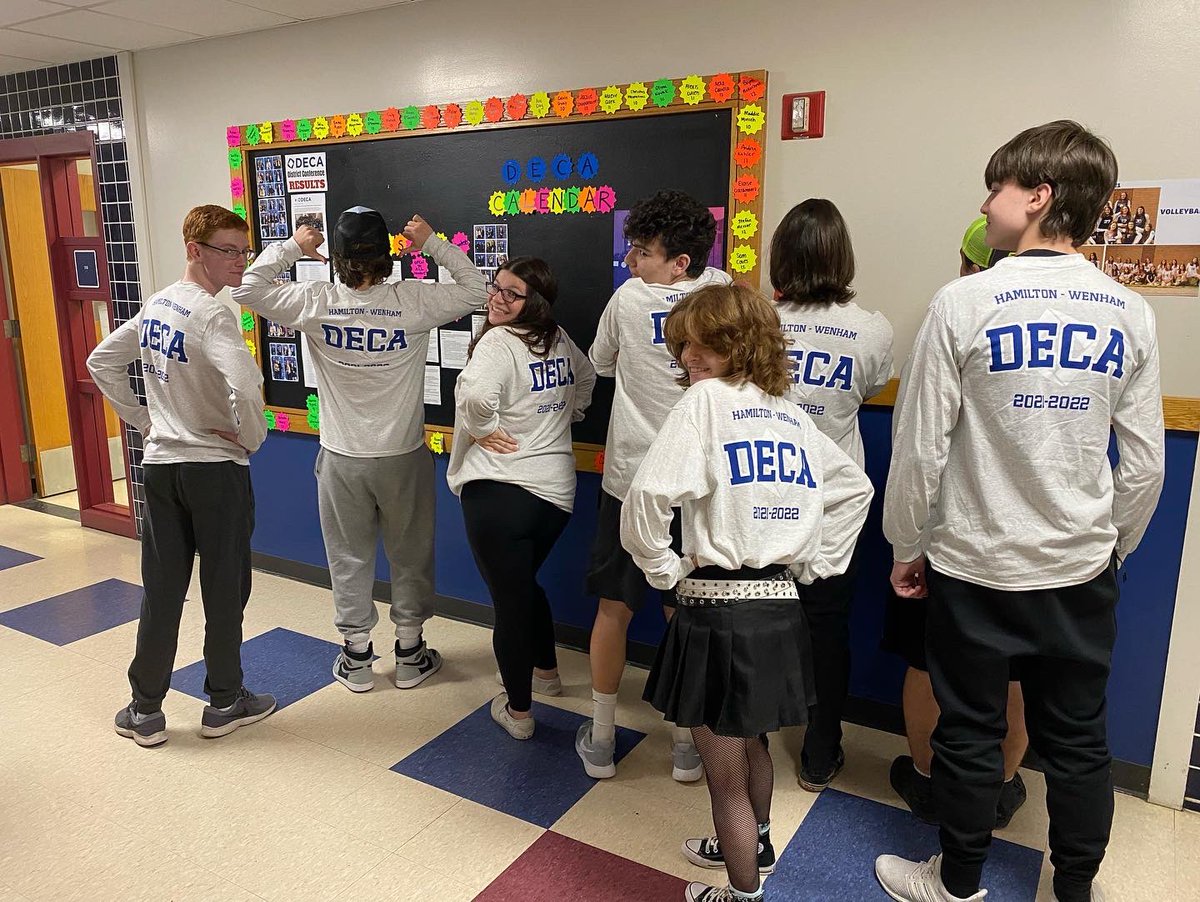 mrslaurawheeler's tweet photo. HW DECA team shirts are here and D block marketing wanted a photo shoot. #maximizeyourmomentum @HWDECA @mass_DECA @DECAInc https://t.co/rEUh3JaZ7w