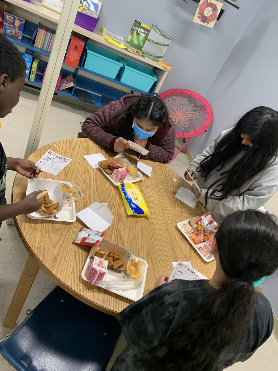 sturgeonsquad's tweet photo. Ss @MortElementary were super excited to receive letters from their pen pals in California! 📝 #realworld https://t.co/p6r7zHGp13