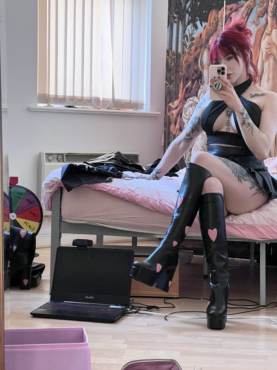 Lick my boots 💕💖 Eva Ray 💖 @eva_ray_x