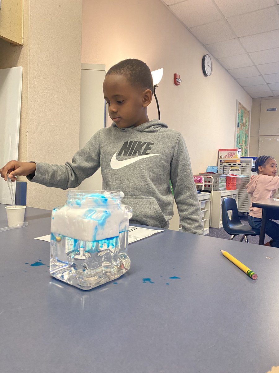 MrsMorgan_18's tweet photo. Clouds in a Jar to end our Rain Unit! https://t.co/p9bXgTEdKd