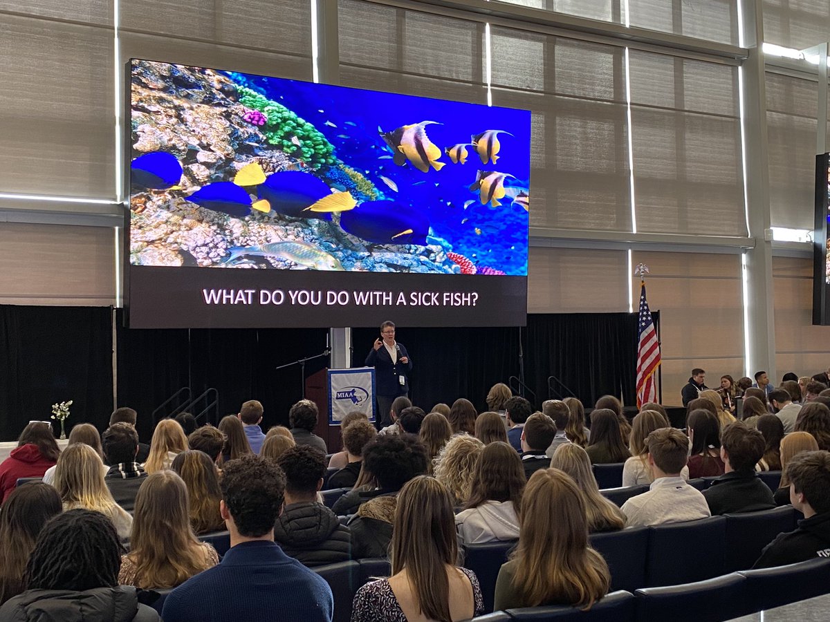 MIAA033's tweet photo. Sherry Winn provides inspirational words on the power of words…of your voice…of your story at the 27th Annual #MIAA Sportsmanship Summit #navigatesuccess #OneTeamOneMIAA https://t.co/I48SEKd78b