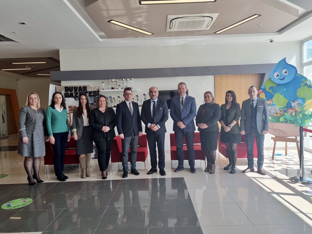 CEO'muz Dr. İsmail Kızılbay ve İl Koordinatörümüz Kıvanç Barlas, İzmir Kampüslerimizdeki okul müdürlerimiz ile bir araya geldikleri “Stratejik Plan Değerlendirme Toplantısı”nda yeni hedeflere yönelik vizyoner görüşlerini paylaştılar.