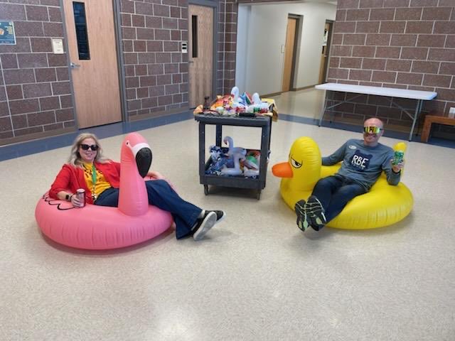 Thankful for my teammate ⁦@MrsCrossgrove⁩ who comes up with fun ideas to celebrate staff. I haven’t laughed this much in a while! ⁦<a href="/rbebears/">Rock Bridge Elem</a>⁩ ⁦<a href="/RBSmith23/">Ryan Smith</a>⁩
