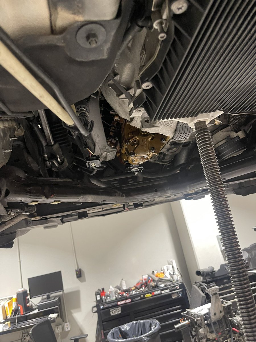 objiochristian's tweet photo. 2012 328i clean title new timing chain new guides all new gaskets complete reseal 12k car needs nothing https://t.co/UJkmlcRGWG