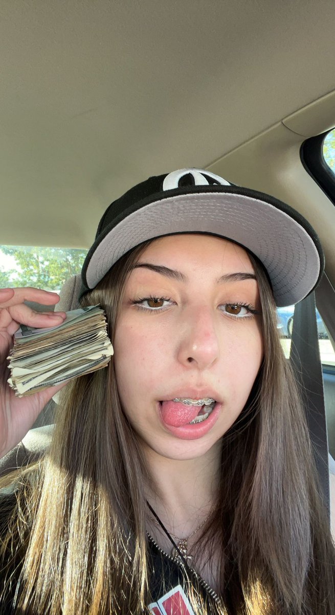 Awgstt's tweet photo. #notmymoney https://t.co/KQCPl0LpP2