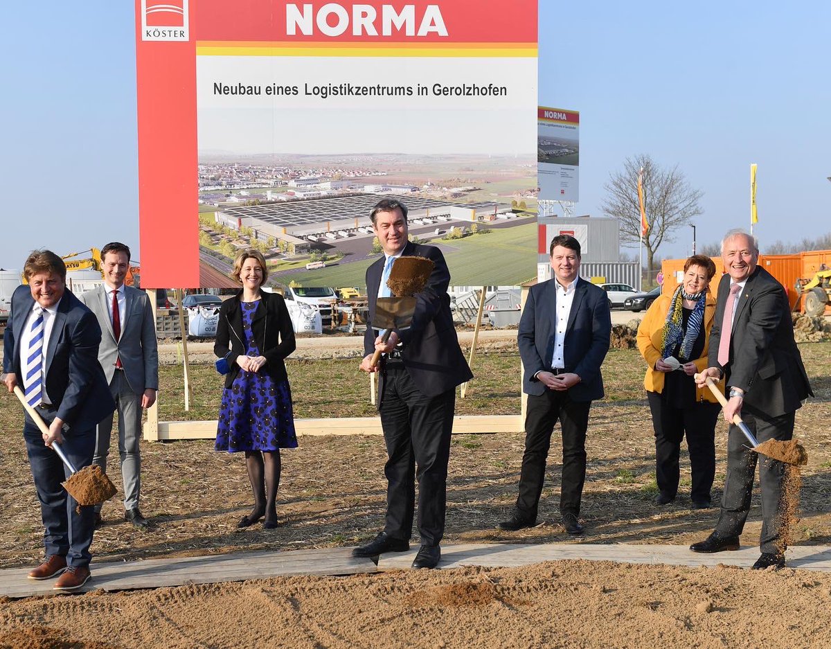 Markus_Soeder's tweet photo. Investition im ländlichen Raum: Spatenstich des Norma-Logistikzentrums Gerholzhofen in #Unterfranken. Hier entstehen 200 Arbeitsplätze. Gute Versorgung mit #Lebensmitteln ist wichtig. Wir sollten dankbar sein für unsere große Auswahl und regionale Produkte wertschätzen. https://t.co/kQo54osx8Z