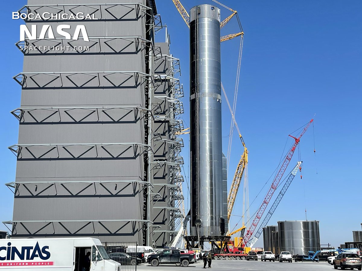 BocaChicaGal's tweet photo. Booster 7 has rolled out of the high bay! 🤩🚀
⁦@NASASpaceflight⁩ https://t.co/SdAIAviMyQ