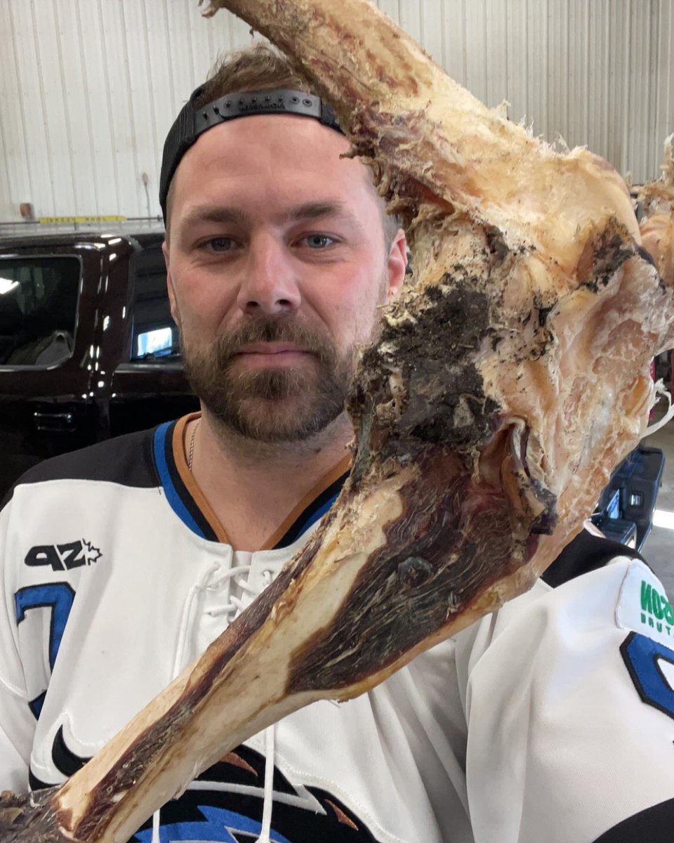 Penner_93's tweet photo. 752 since the last @SVStampeders playoff game. Let’s pack the rink on April fools for game 3.  #legchucker #50/50salesman https://t.co/1QNqfm5ns9