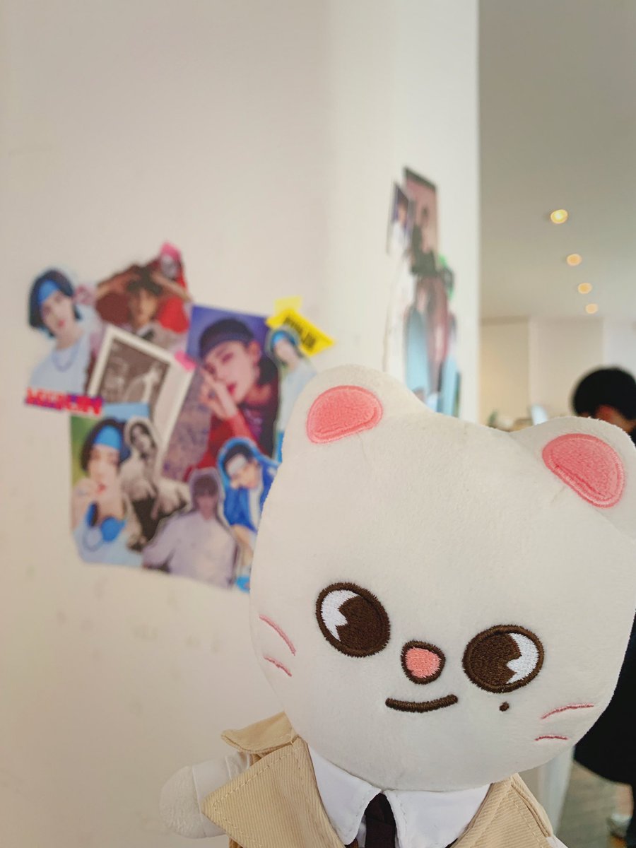 went to this beautiful cafe event and somehow ended up winning a foamboard in the lucky draw 😍 thank you <a href="/4ever_kids_/">𝟒𝐞𝐯𝐞𝐫 𝐤𝐢𝐝𝐬</a> for organising! 
#StrayKids  #스트레이키즈 
#4ever_kids #4주년에도_함께_발맞춰_걸을게 #StrayKids4thAnniversary
#스키즈와_발맞춰걷는_4번째길
#YouMakeStrayKidsStay