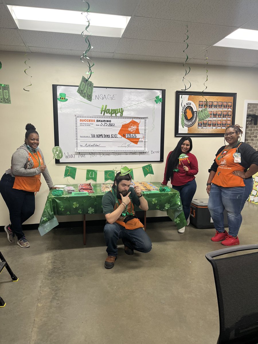 Chris Hays tweet media