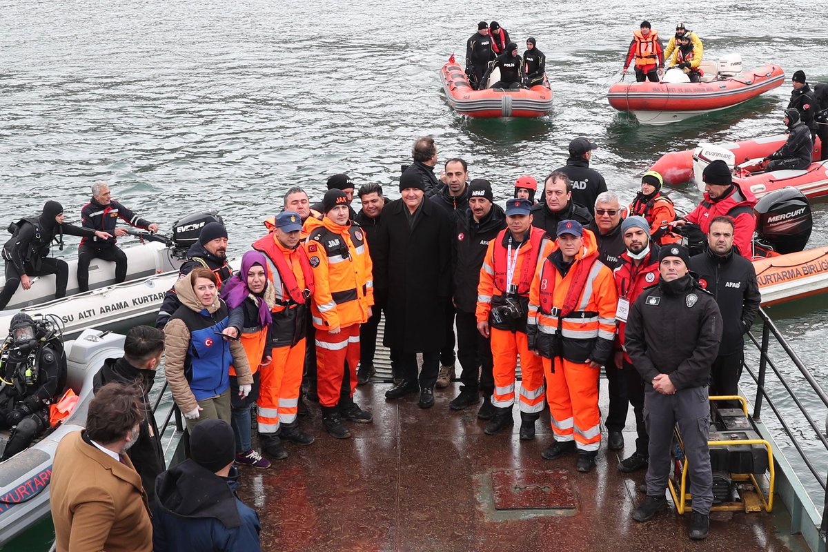 TC_icisleri's tweet photo. Bakanımız Sn. @suleymansoylu'nun katılımıyla @AFADBaskanlik koordinesinde, #2022AfetTatbikatYılı Kapsamında Diyarbakır Eğil Barajı'nda, Su Altı, Su Üstü ve Dağ Arama Kurtarma Tatbikatı gerçekleştirildi https://t.co/CGGuka8i87