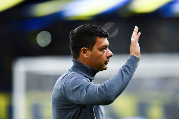 Vengan microbios, hagan fila. Serán destruidos uno por uno