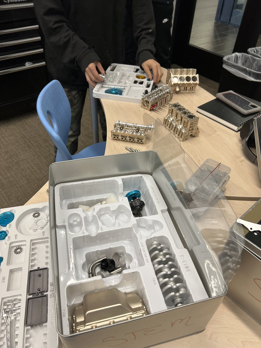 VenRodriguez1's tweet photo. Other projects going on in the Principles of Applied Engineering classes. #HPMS #Engineering #STEM @Kerrville_CTE https://t.co/ruO5XGxPxW