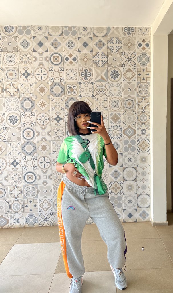 Symply_Tacha's tweet photo. Ready!! Bring it home. 🇬🇭🇳🇬
#GhanaVsNaija https://t.co/ta0Zi2HniA