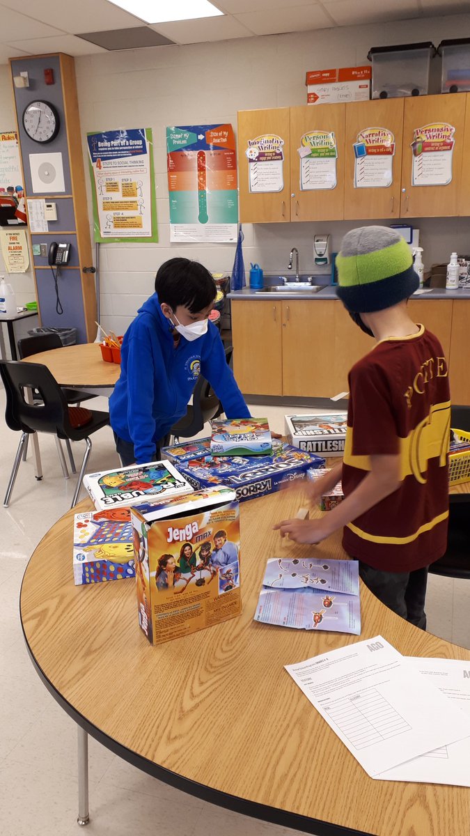 mrs_kitney's tweet image. Board games galore for our tech-free #FridayFun in #EXCELclass @SebastianDPCDSB