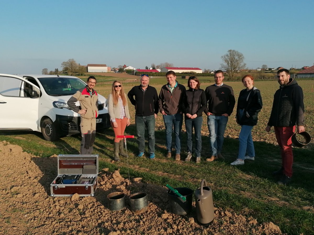 Accueil de l'équipe <a href="/ArvalisHdF/">ARVALIS Hauts-de-France</a> sur notre Ferme Pilote pour échanger sur les méthodes #beerkan #slaketest  #versdeterre et poser les 1ers jalons d'un futur observatoire regional #fertilité des #sols
#ceuxquifontlesessais