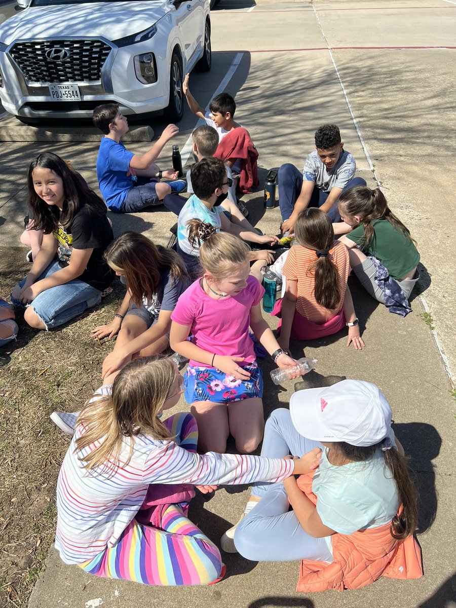 MrsBakerNCE's tweet photo. Waiting for our tour! #NCExcels #Future6thGraders https://t.co/yjIsj4rJBg
