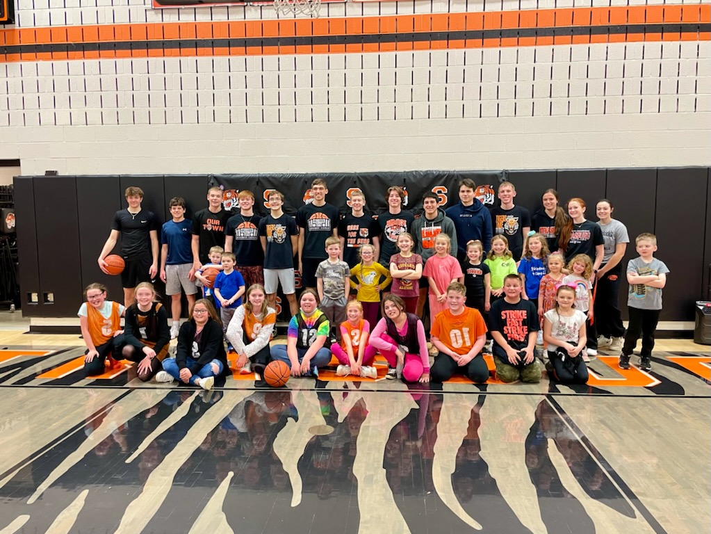 Our Elementary Star readers got to take on members of the girls and boys varsity basketball teams this afternoon. #WeAreStrasburg