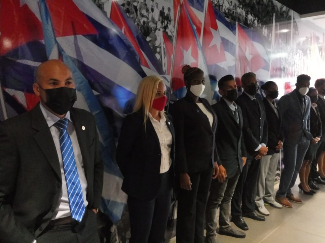 afcfutbolcuba's tweet photo. Los árbitros #FIFA cubanos recibieron este viernes el gafete que les acredita como internacionales para este 2022
@InderCuba 
@jit_digital 
@futbol_cuba 
@TheIFAB 
@Concacaf 
@ConcacafW 
@ComArbFutCuba 
@IvettSantiago88 
@tele_rebelde 
@RadioCOCOnline 
@TribunaHabana 
@ACN_Cuba https://t.co/UkStYX0CUO