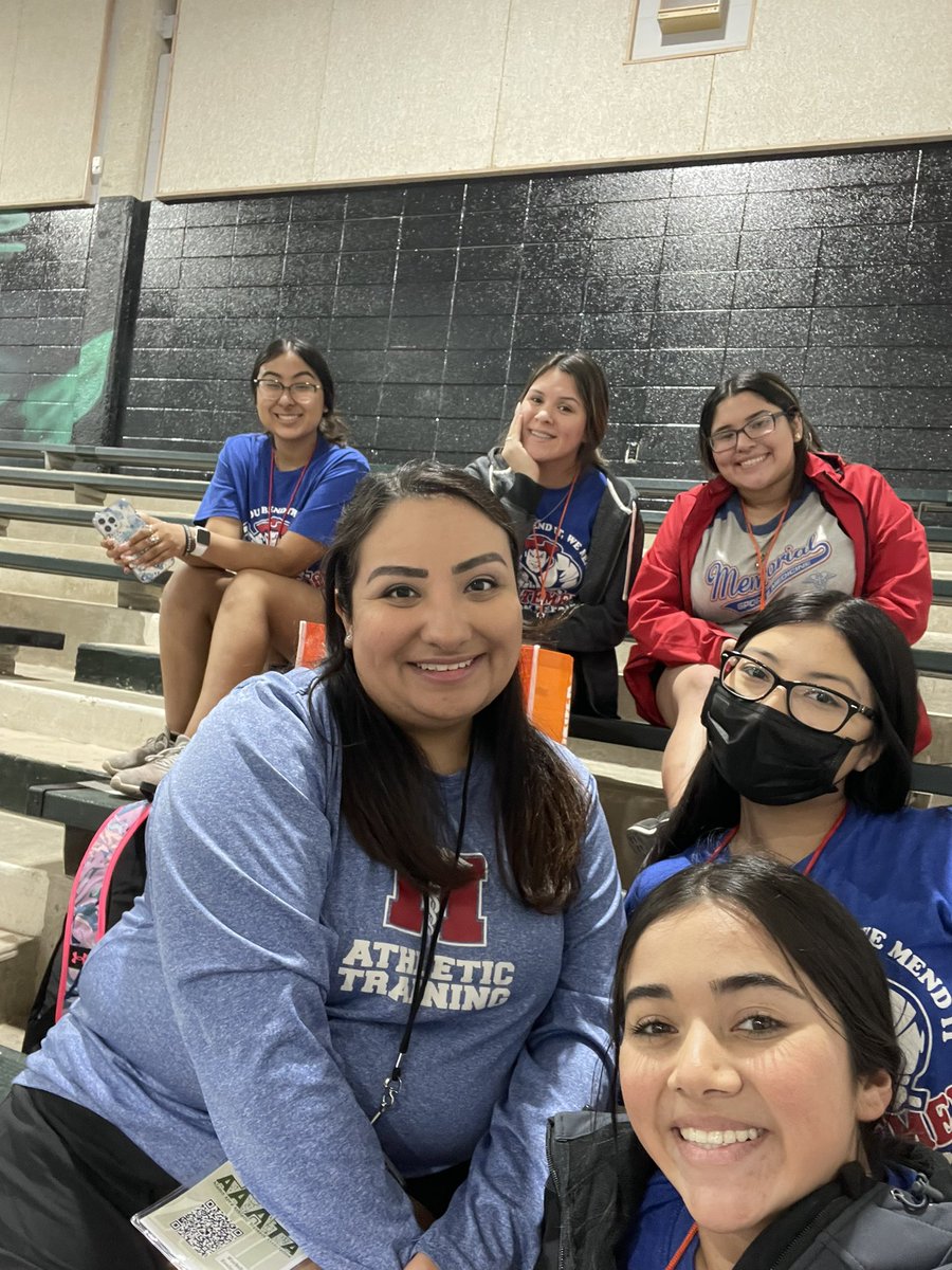 MelDeHoyos1's tweet photo. We are ready for lunch! #AAATA @EISDMemorialHS @MemorialGrlAthl https://t.co/2gV0cKojYQ