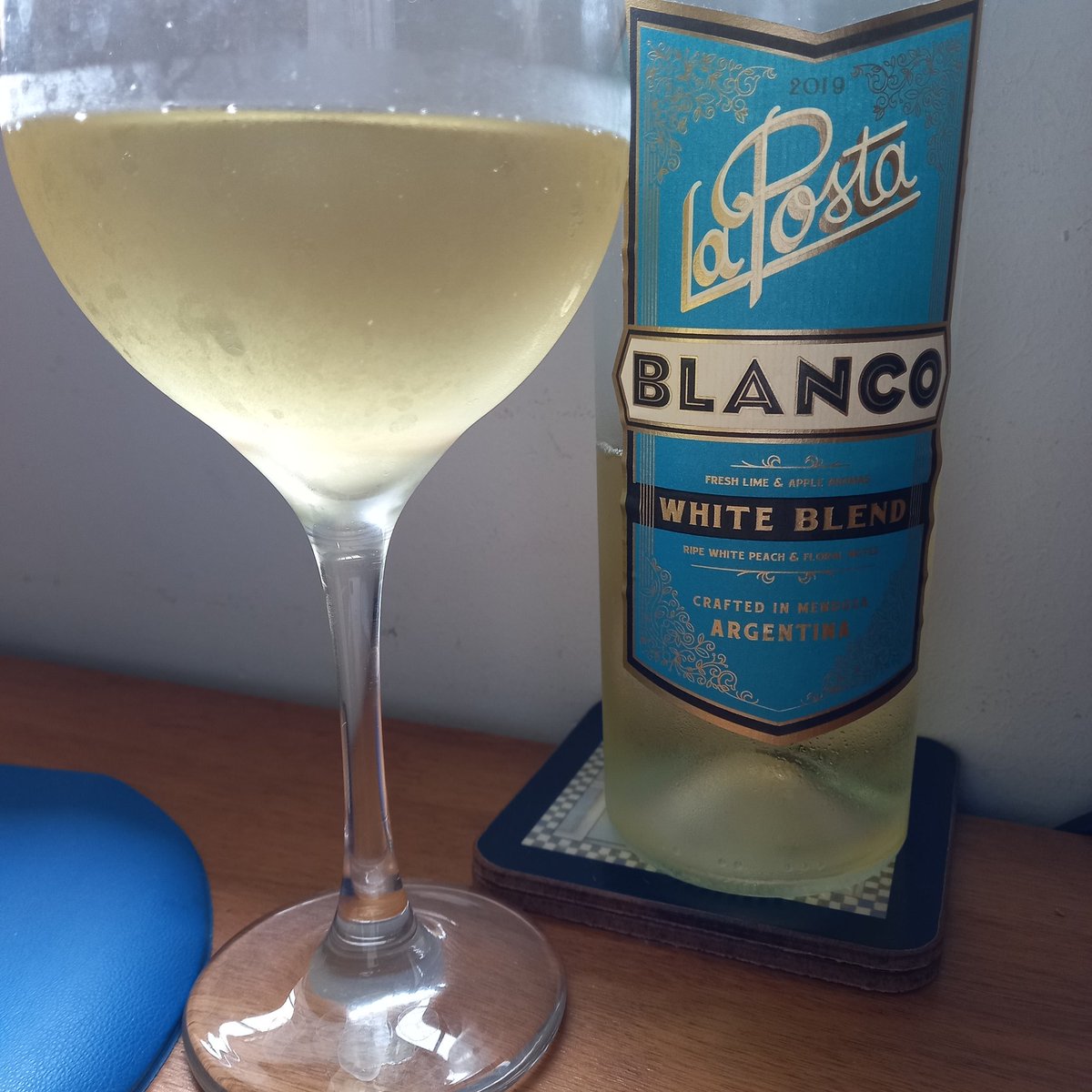 Libritos y Vinitos tweet media