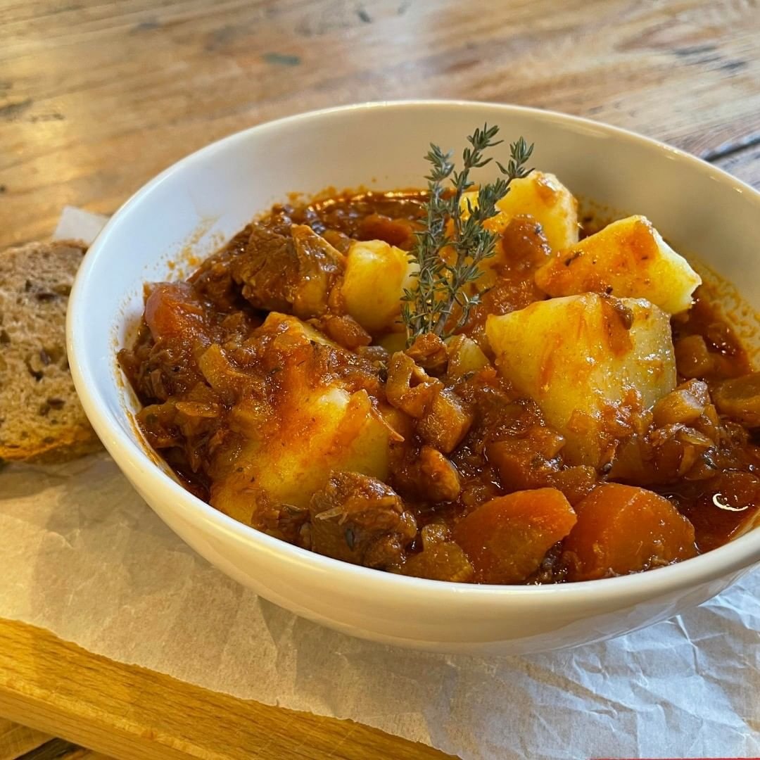 IrishFestBGD's tweet photo. #weekendrecommendation 2 - visit @krokodilEW at Karađorđeva 43 and taste Irish delicacies: salmon on soda bread, #irishstew with lamb and potatoes, and scones! https://t.co/fZMs6oVGBF