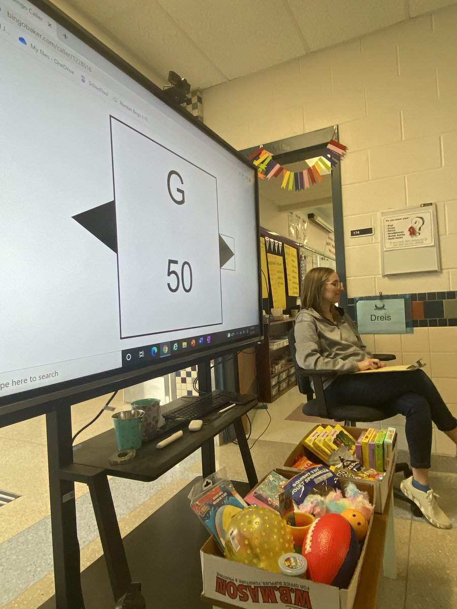 marydorgan50's tweet photo. Bingo on fun Friday with 6th graders #midlakespride https://t.co/PMr0HYuK8j