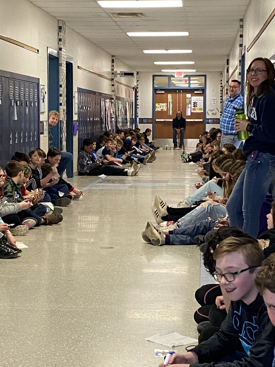 marydorgan50's tweet photo. Bingo on fun Friday with 6th graders #midlakespride https://t.co/PMr0HYuK8j