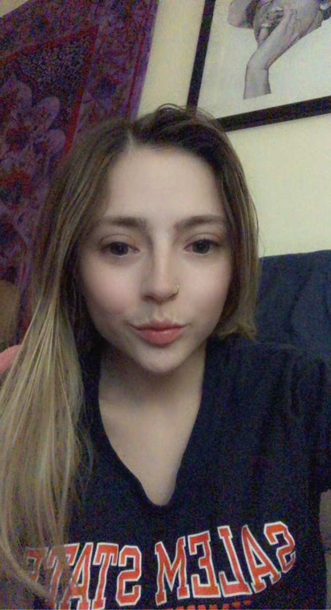 allio48's tweet photo. So my bf thought a girl he knew had plastic surgery after seeing a snap of her. I said it’s just a filter and he didn’t believe me because it still looked so real so I did this to show him and I’m shook🥲exact same pics taken 1 second apart https://t.co/vQJb0c2flT