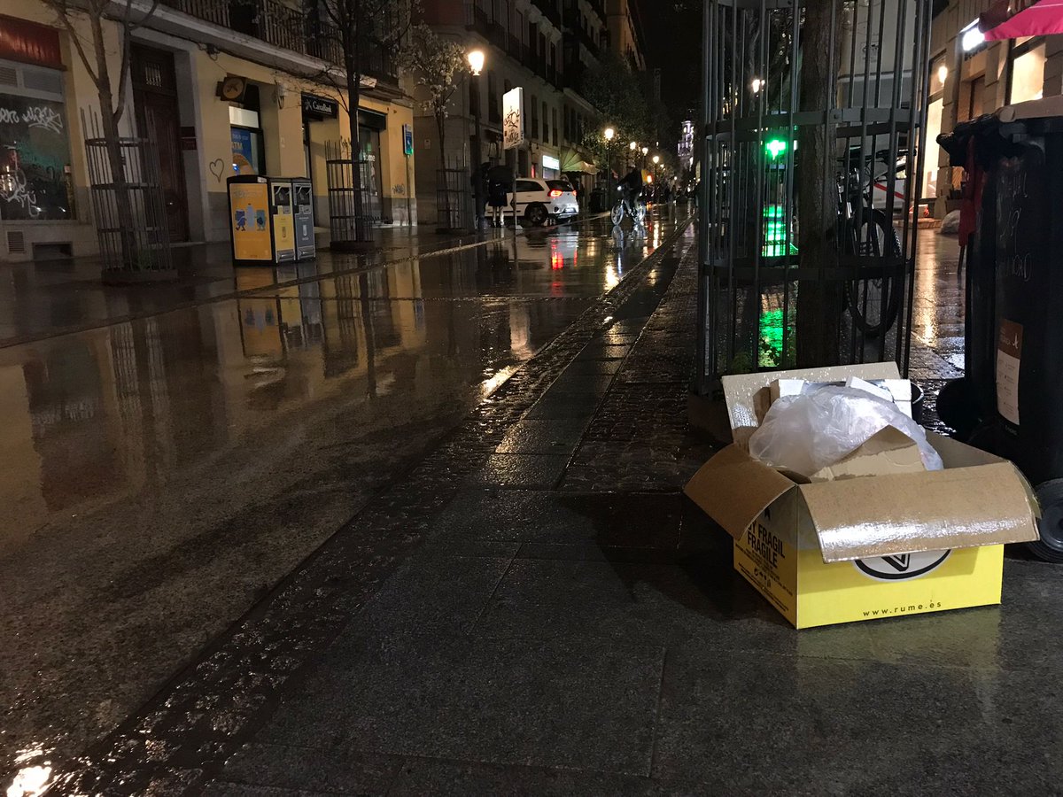 En nuestra última ruta las mujeres nos cuentan que las agresiones en las colas de reparto de comida siguen. También nos cuentan que la policía, tras ser alertada, las ignoró completamente. Nosotras nos preguntamos ¿No debería la policía proteger a los colectivos más vulnerables?