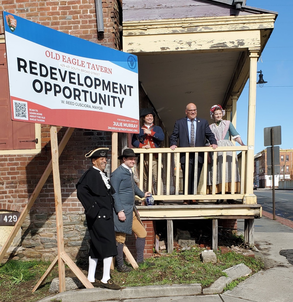 TheOldBarracks's tweet photo. Today the staff of the Old Barracks Museum went out to support the City of Trenton in the preservation and redevelopment of the Eagle Tavern. 

The Eagle Tavern is one the oldest structures in Trenton, dating to 1765.

#americanrevolution #trenton #newjersey #newjerseyhistory https://t.co/7wQGKiDB5k